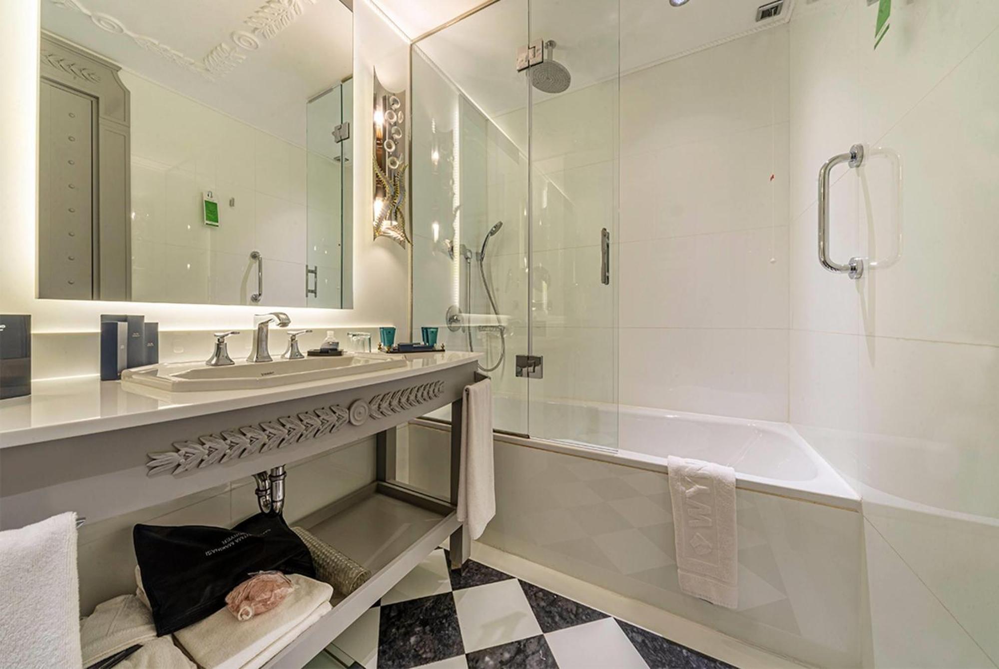 Wyndham Grand Istanbul Kalamis Marina Hotel — Fotos 3