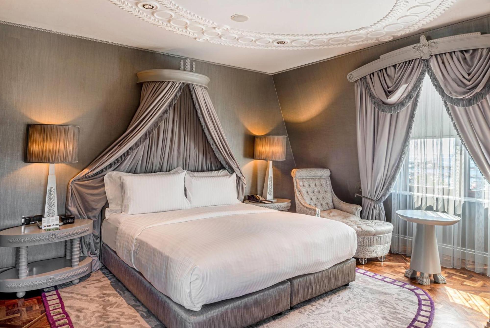 Wyndham Grand Istanbul Kalamis Marina Hotel — Fotos 1